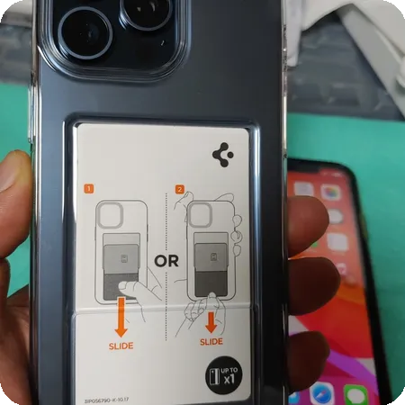 아이폰15 Pro Max에 투명 케이스를